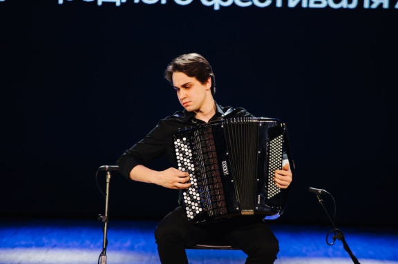 &Kcy;&ocy;&ncy;&tscy;&iecy;&rcy;&tcy; &laquo;&Vcy; &ncy;&acy;&rcy;&ocy;&dcy;&ncy;&ocy;&jcy; &mcy;&ucy;&zcy;&ycy;&kcy;&iecy; &iecy;&dcy;&icy;&ncy;&scy;&tcy;&vcy;&ocy;&hellip;&raquo;