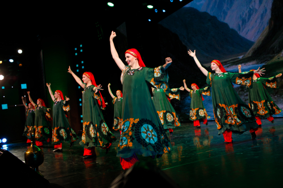 Концертная программа ансамбля «Алтай» «Под небом Алтая»