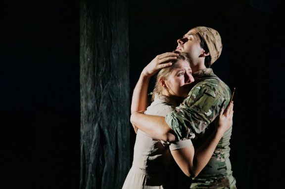 А в доме том солдата ждут