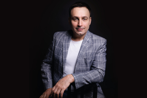 "&Tcy;&ycy; &mcy;&iecy;&ncy;&yacy; &ncy;&iecy; &pcy;&ocy;&kcy;&icy;&dcy;&acy;&jcy;&period;&period;&period;" &lpar;&Vcy;&lcy;&acy;&dcy;&icy;&scy;&lcy;&acy;&vcy; &Kcy;&Ocy;&Scy;&Acy;&Rcy;&IEcy;&Vcy; &sol; &bcy;&acy;&rcy;&icy;&tcy;&ocy;&ncy;&comma; &Mcy;&ocy;&scy;&kcy;&vcy;&acy;&rpar;