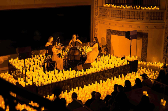 &Ocy;&rcy;&kcy;&iecy;&scy;&tcy;&rcy; &pcy;&rcy;&icy; &scy;&vcy;&iecy;&chcy;&acy;&khcy;&colon; &laquo;&Mcy;&ucy;&zcy;&ycy;&kcy;&acy; &lcy;&yucy;&bcy;&vcy;&icy;&raquo;&period; &Bcy;&acy;&rcy;&ncy;&acy;&ucy;&lcy;