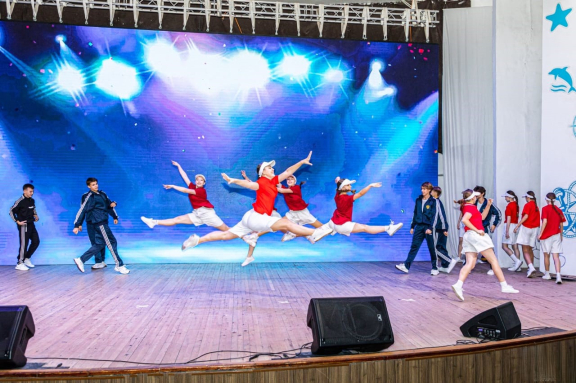 " И пусть зима танцует и кружит"