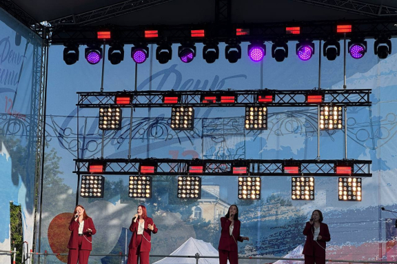 &Vcy;&iecy;&chcy;&iecy;&rcy; &vcy;&ocy;&kcy;&acy;&lcy;&softcy;&ncy;&ocy;&jcy; &mcy;&ucy;&zcy;&ycy;&kcy;&icy; &comma;&comma;&Mcy;&iecy;&lcy;&ocy;&dcy;&icy;&icy; &lcy;&yucy;&bcy;&vcy;&icy;&comma;&comma;