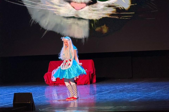 Алиса в стране Новогодних чудес