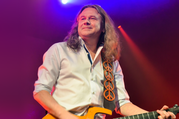 &CHcy;&icy;&zhcy; & Co