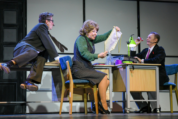 Служебный роман