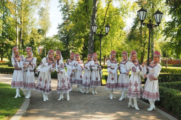 " Песни о весне и о Победе"