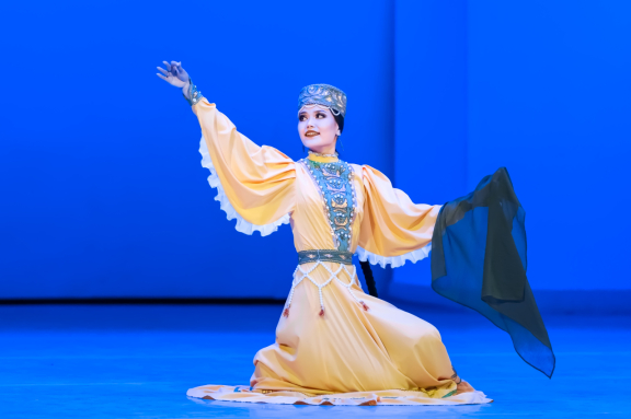 «Алтай» встречает друзей