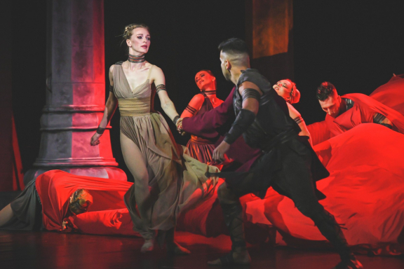 Директор театра (опера).Песни Катулла (балет).