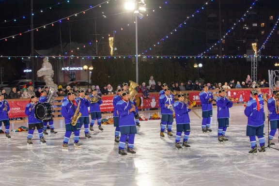 &Mcy;&ucy;&zcy;&ycy;&kcy;&acy; &ncy;&acy; &lcy;&softcy;&dcy;&ucy; &lpar;&vcy; &rcy;&acy;&mcy;&kcy;&acy;&khcy;  IV &ocy;&tcy;&kcy;&rcy;&ycy;&tcy;&ocy;&gcy;&ocy; &Scy;&icy;&bcy;&icy;&rcy;&scy;&kcy;&ocy;&gcy;&ocy; &fcy;&iecy;&scy;&tcy;&icy;&vcy;&acy;&lcy;&yacy; &dcy;&ucy;&khcy;&ocy;&vcy;&ycy;&khcy; &ocy;&rcy;&kcy;&iecy;&scy;&tcy;&rcy;&ocy;&vcy;&rpar;