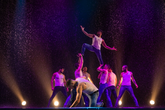 Шоу под дождём 5 "Признание в любви"