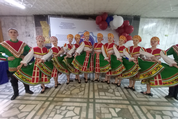 &Ocy;&tcy;&chcy;&iocy;&tcy;&ncy;&ycy;&jcy; &kcy;&ocy;&ncy;&tscy;&iecy;&rcy;&tcy; &ocy;&bcy;&rcy;&acy;&zcy;&tscy;&ocy;&vcy;&ocy;&gcy;&ocy; &khcy;&ocy;&rcy;&iecy;&ocy;&gcy;&rcy;&acy;&fcy;&icy;&chcy;&iecy;&scy;&kcy;&ocy;&gcy;&ocy; &acy;&ncy;&scy;&acy;&mcy;&bcy;&lcy;&yacy; &laquo;&Ucy;&lcy;&ycy;&bcy;&kcy;&acy;&raquo; &laquo;&Pcy;&ucy;&tcy;&iecy;&shcy;&iecy;&scy;&tcy;&vcy;&icy;&iecy; &vcy; &mcy;&icy;&rcy; &tcy;&acy;&ncy;&tscy;&acy;&raquo;