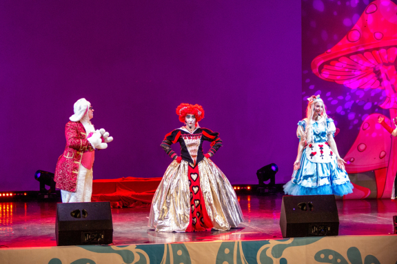 Алиса в стране Новогодних чудес