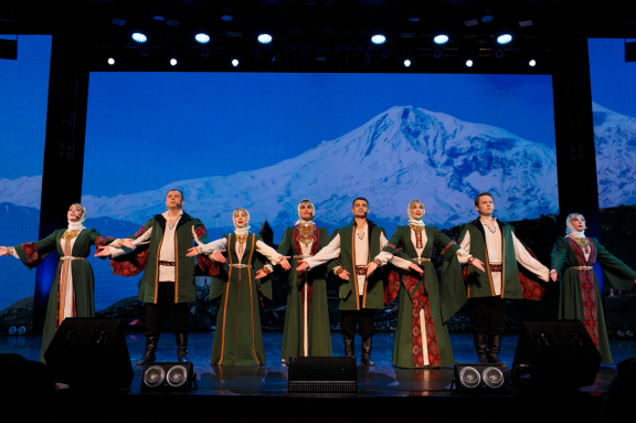 Концертная программа ансамбля «Алтай» «Под небом Алтая»