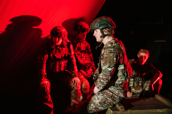 А в доме том солдата ждут