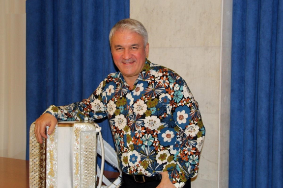 &Vcy;&acy;&lcy;&iecy;&rcy;&icy;&jcy; &Scy;&iocy;&mcy;&icy;&ncy; &vcy; &Bcy;&acy;&rcy;&ncy;&acy;&ucy;&lcy;&iecy;