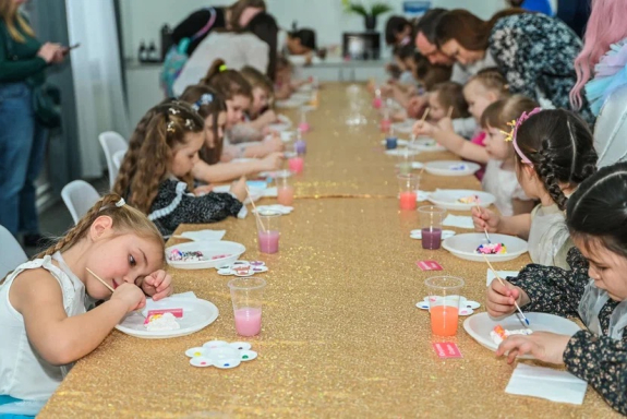 8 &Mcy;&Acy;&Rcy;&Tcy;&Acy;&period; &Pcy;&rcy;&acy;&zcy;&dcy;&ncy;&icy;&kcy; &dcy;&lcy;&yacy; &mcy;&acy;&mcy; &icy; &dcy;&ocy;&chcy;&iecy;&kcy;