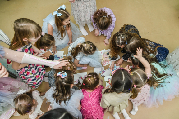 8 &Mcy;&Acy;&Rcy;&Tcy;&Acy;&period; &Pcy;&rcy;&acy;&zcy;&dcy;&ncy;&icy;&kcy; &dcy;&lcy;&yacy; &mcy;&acy;&mcy; &icy; &dcy;&ocy;&chcy;&iecy;&kcy;