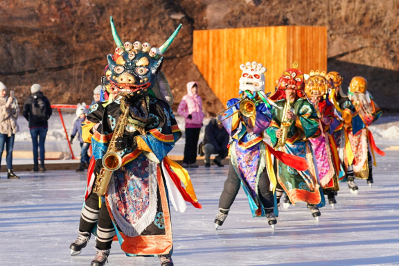 &Mcy;&ucy;&zcy;&ycy;&kcy;&acy; &ncy;&acy; &lcy;&softcy;&dcy;&ucy; &lpar;&vcy; &rcy;&acy;&mcy;&kcy;&acy;&khcy;  IV &ocy;&tcy;&kcy;&rcy;&ycy;&tcy;&ocy;&gcy;&ocy; &Scy;&icy;&bcy;&icy;&rcy;&scy;&kcy;&ocy;&gcy;&ocy; &fcy;&iecy;&scy;&tcy;&icy;&vcy;&acy;&lcy;&yacy; &dcy;&ucy;&khcy;&ocy;&vcy;&ycy;&khcy; &ocy;&rcy;&kcy;&iecy;&scy;&tcy;&rcy;&ocy;&vcy;&rpar;