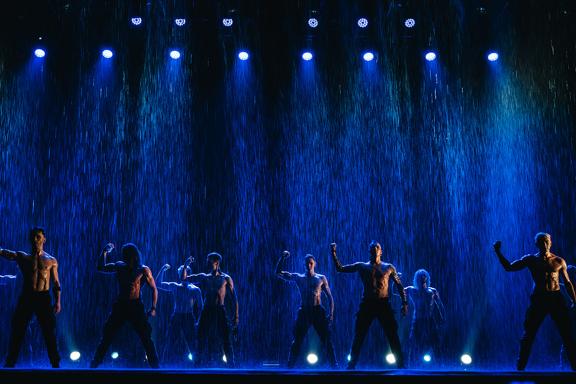 Шоу под дождём 5 "Признание в любви"