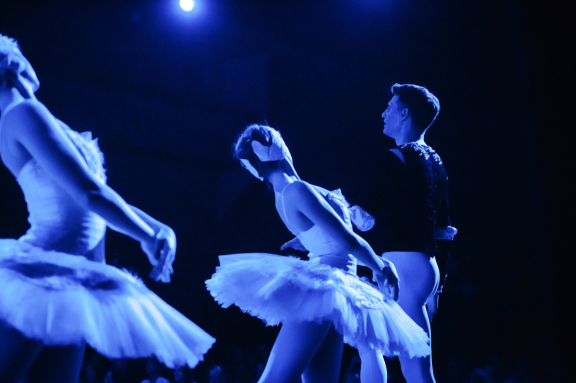 &Lcy;&IEcy;&Tcy;&Ocy; &Pcy;&Icy;&Rcy;&Ucy;&Ecy;&Tcy;&Acy;&period; &Lcy;&IEcy;&Bcy;&IEcy;&Dcy;&Icy;&Ncy;&Ocy;&IEcy; &Ocy;&Zcy;&IEcy;&Rcy;&Ocy;