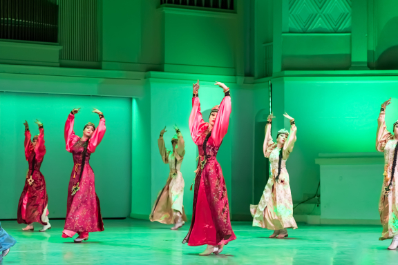 «Алтай» встречает друзей