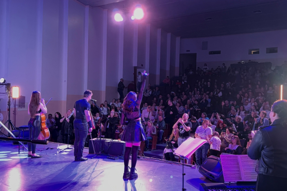 &Ocy;&Tcy; &Kcy;&Lcy;&Acy;&Scy;&Scy;&Icy;&Kcy;&Icy; &Dcy;&Ocy; &Rcy;&Ocy;&Kcy;&Acy; &ncy;&acy; &vcy;&icy;&ocy;&lcy;&ocy;&ncy;&chcy;&iecy;&lcy;&yacy;&khcy;&excl;