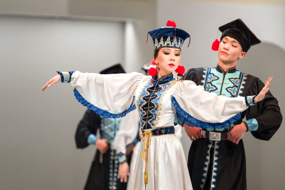 «Алтай» встречает друзей