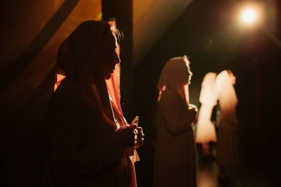 &Acy; &vcy; &dcy;&ocy;&mcy;&iecy; &tcy;&ocy;&mcy; &scy;&ocy;&lcy;&dcy;&acy;&tcy;&acy; &zhcy;&dcy;&ucy;&tcy; &lpar;&gcy;&period; &Bcy;&icy;&jcy;&scy;&kcy;&rpar;
