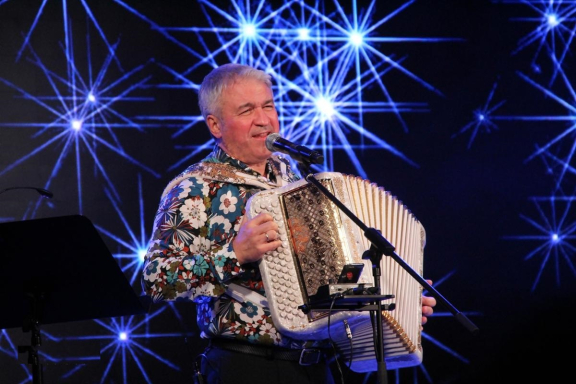 &Vcy;&acy;&lcy;&iecy;&rcy;&icy;&jcy; &Scy;&iocy;&mcy;&icy;&ncy; &vcy; &Bcy;&acy;&rcy;&ncy;&acy;&ucy;&lcy;&iecy;