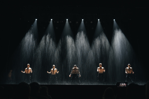 Шоу под дождём 5 "Признание в любви"