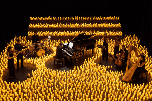 &Ocy;&rcy;&kcy;&iecy;&scy;&tcy;&rcy; &pcy;&rcy;&icy; &scy;&vcy;&iecy;&chcy;&acy;&khcy;&colon; &laquo;&Mcy;&ucy;&zcy;&ycy;&kcy;&acy; &lcy;&yucy;&bcy;&vcy;&icy;&raquo;&period; &Bcy;&acy;&rcy;&ncy;&acy;&ucy;&lcy;