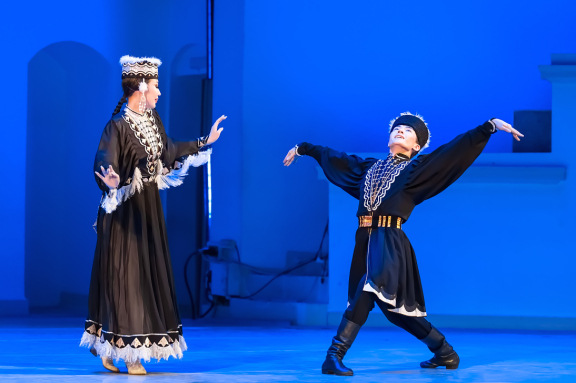 «Алтай» встречает друзей